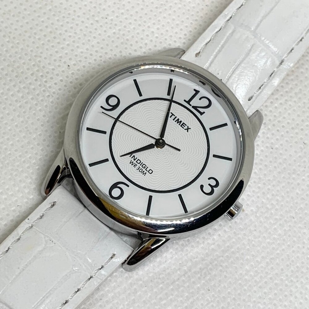 Timex indiglo women’s watch 35mm round silver tone quartz white leather running - Picture 9 of 9
